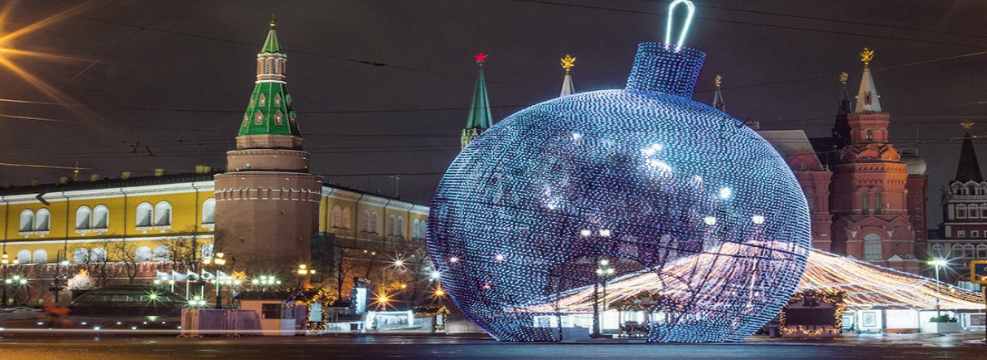 Огромный новогодний шар в Москве фото